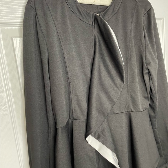 Cellabie light weight jacket.  Color:Black and white.  Size Xl - Picture 8 of 11